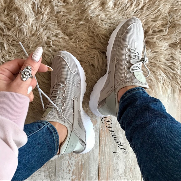 Nike Shoes - NWT Nike Huarache Run Ultra